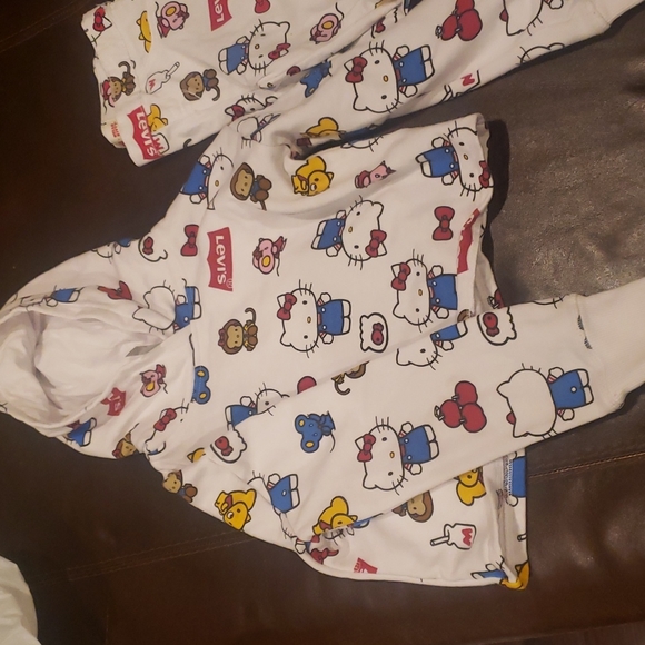 Levi's x Hello Kitty Boxy Fit Hoodie + Jeggings set outfit fit - Picture 9 of 10